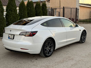 Tesla Model 3 foto 2