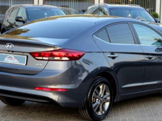 Hyundai Elantra foto 2