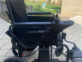 Электрическая инвалидная коляска .