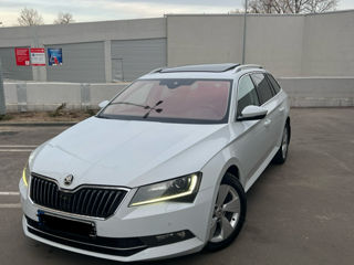 Skoda Superb foto 1