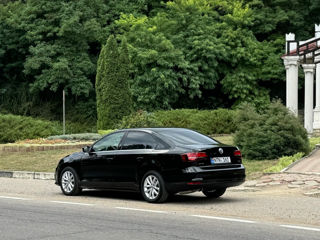 Volkswagen Jetta foto 2