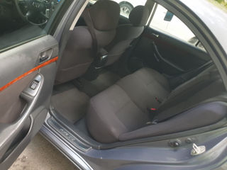 Toyota Avensis foto 8