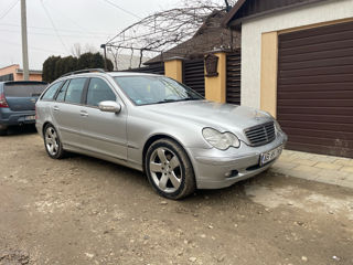 Mercedes C-Class foto 2