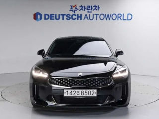 KIA Stinger foto 1