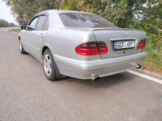 Mercedes E-Class foto 2