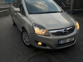 Opel Zafira foto 1