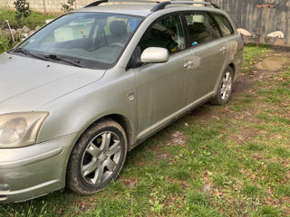 Toyota Avensis foto 4