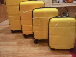 Комплект чемоданов foto 3
