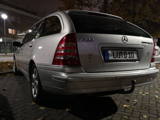 Mercedes C-Class foto 3