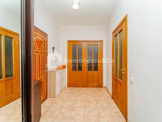 Apartament cu 2 camere, 81 m², Botanica, Chișinău foto 15