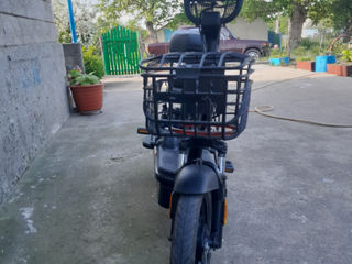Vind bicicleta electrica,bateria tine 20 km nu are defecte foto 2