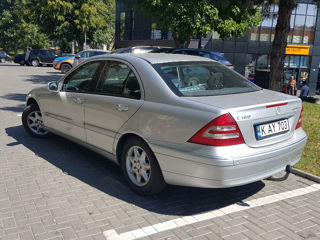 Mercedes C-Class foto 3