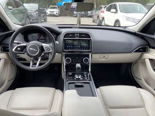 Jaguar XE foto 15