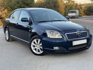 Toyota Avensis foto 2