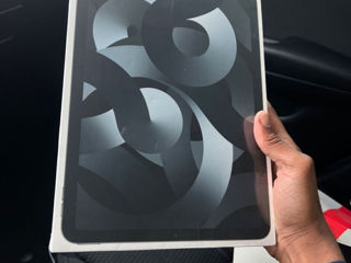 iPad Air 5.  На 256 GB.       (Новый ,запечатанный )