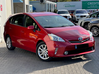 Toyota Prius v foto 4