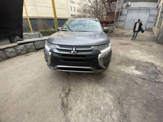 Mitsubishi Outlander foto 2