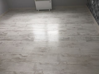 Montare instalare laminat si plintus. foto 4