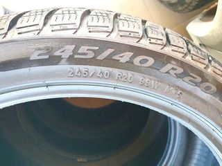 R20 245/40 Зимние шины Pirelli (2 шины)