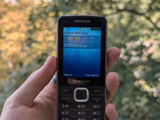 Телефон Samsung S5610