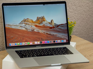 Macbook Pro 15 2019/ Core I9 9880H/ 16Gb Ram/ Radeon Pro 560X/ 500Gb SSD/ 15.4" Retina!!