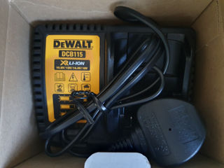 DeWALT DCB115 18V XR Multi Voltage Battery Charger foto 1