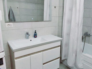 Apartament cu 2 camere, 65 m², Botanica, Chișinău foto 2