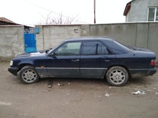 Mercedes Series (W124) foto 1