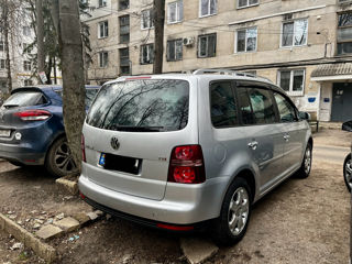 Volkswagen Touran foto 4