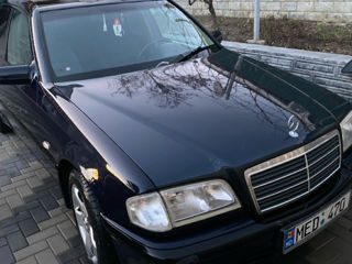 Mercedes C-Class foto 3