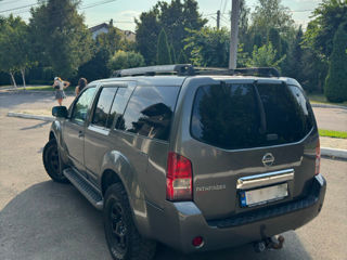 Nissan Pathfinder foto 3