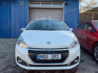 Peugeot 208 foto 4