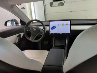 Tesla Model 3 foto 9