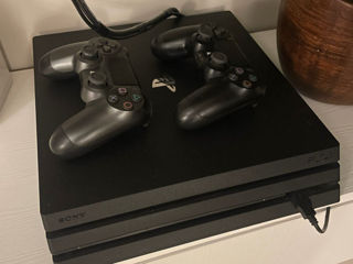 Vând Playstation 4 Pro