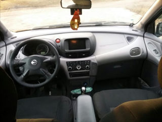 Nissan Almera Tino foto 6