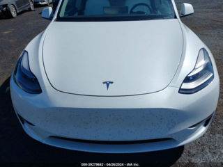 Tesla Model Y foto 2