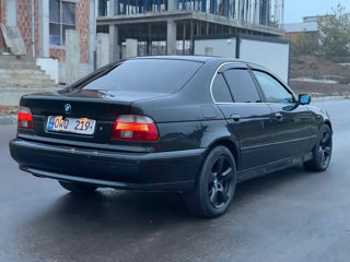 BMW 5 Series foto 3