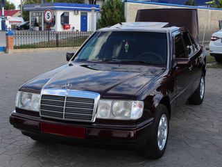 Mercedes Series (W124) foto 2