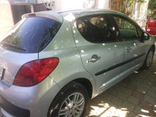 Peugeot 207 foto 3