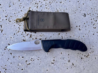 Victorinox Hunter Pro cu husa la brau