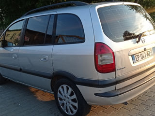 Opel Zafira foto 2