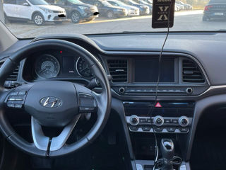 Hyundai Elantra foto 3