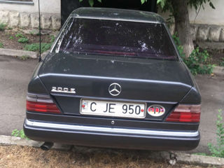 Mercedes Series (W124) foto 7