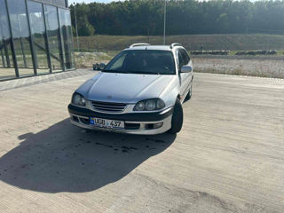 Toyota Avensis foto 1