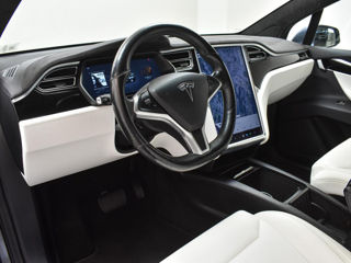 Tesla Model X foto 7