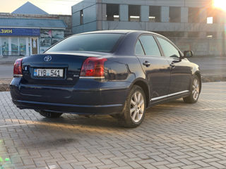 Toyota Avensis foto 4