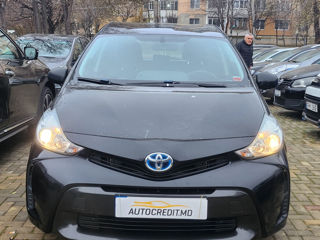 Toyota Prius v foto 14