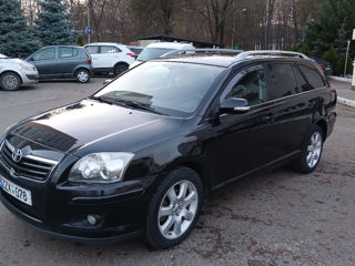 Toyota Avensis foto 2