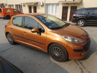 Peugeot 207 foto 1