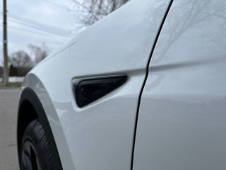 Tesla Model Y foto 19